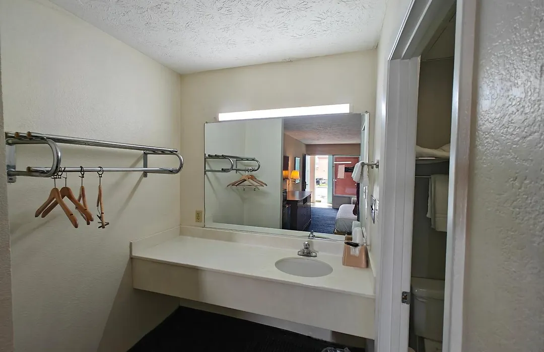 Travelodge By Wyndham Richmond Kentucky-1