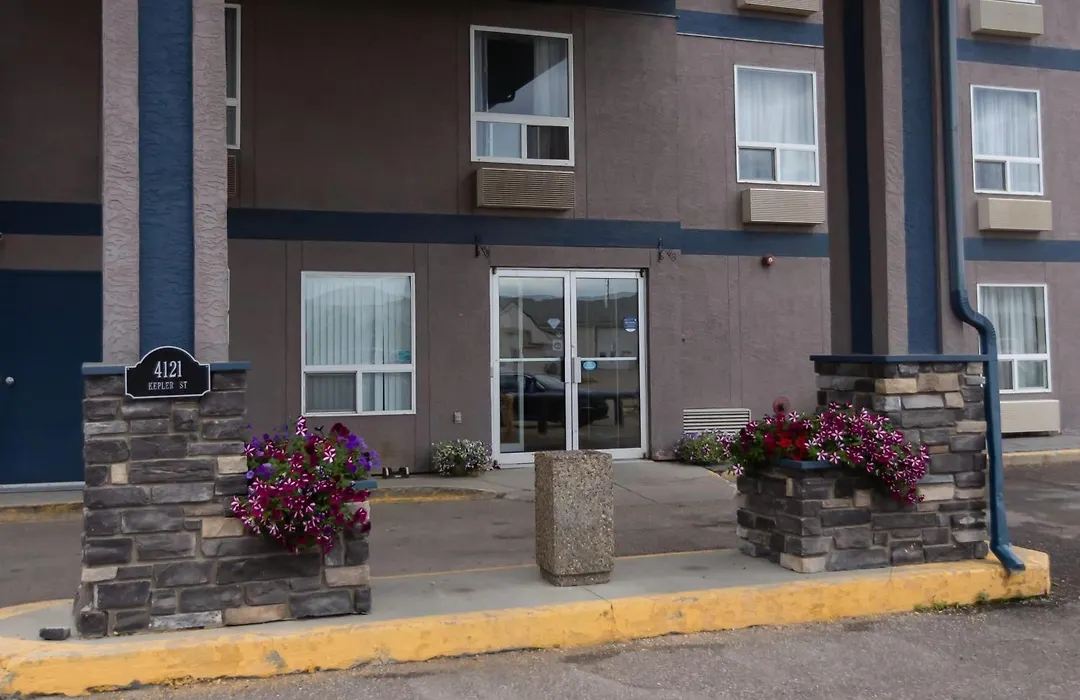 Super 8 By Wyndham Whitecourt-1