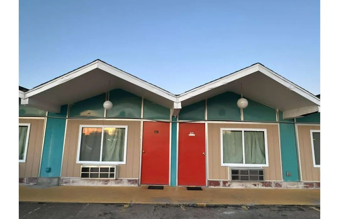 Gray Plaza Motel Benton Rend Lake I-57-1