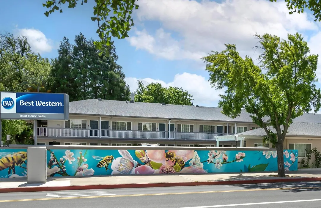 Best Western Town House Lodge-1