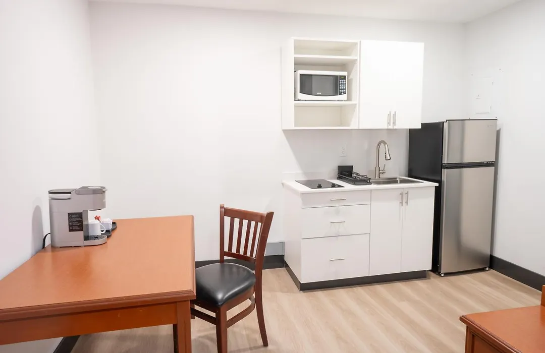 Travelodge By Wyndham Langley-1