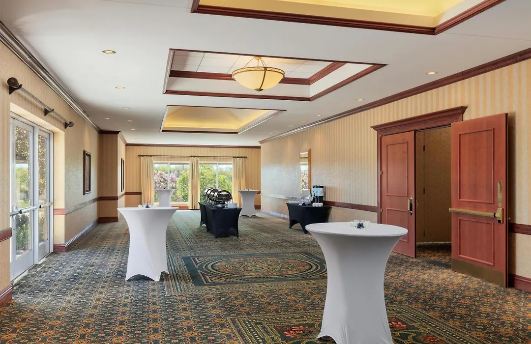 Hilton Garden Inn Milwaukee Northwest Conference Center-1