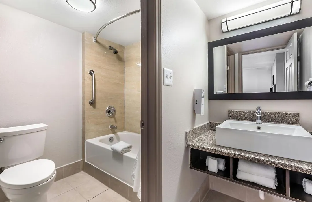 Red Roof Inn North Dallas - Park Central-1