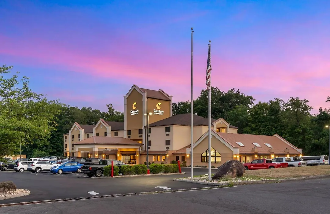 Comfort Inn & Suites Lavale - Cumberland-1