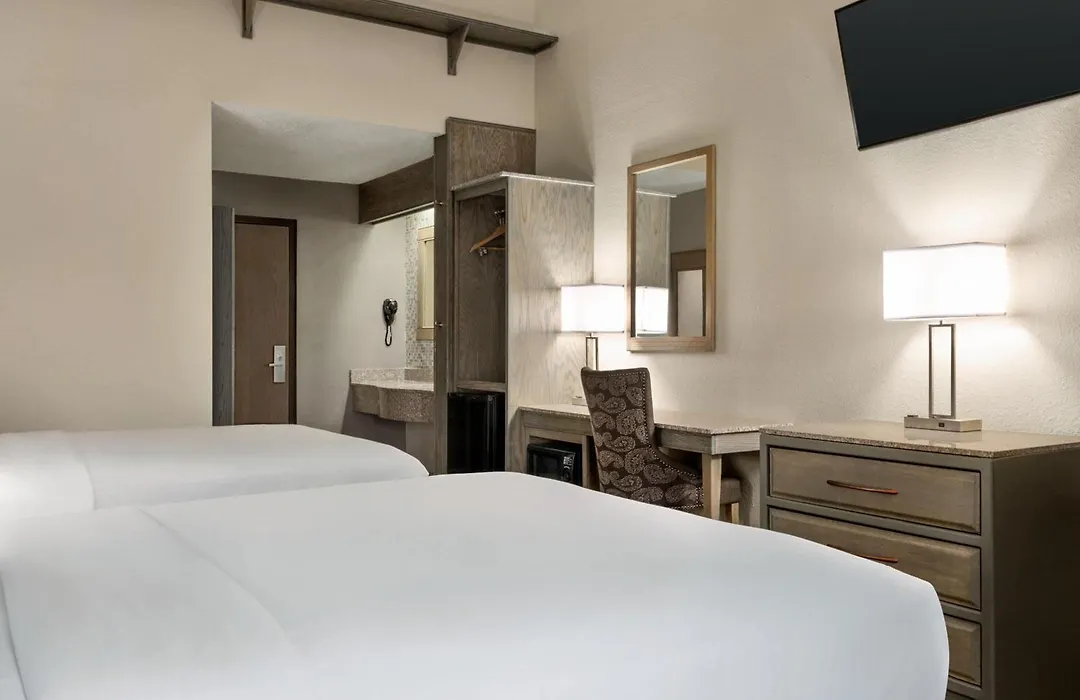 Travelodge By Wyndham Coffeyville-1