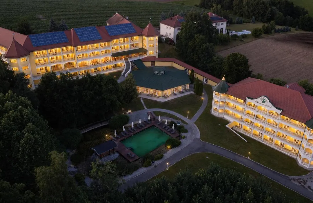 Wellnesshotel Parkschlössl zu Thyrnau-1