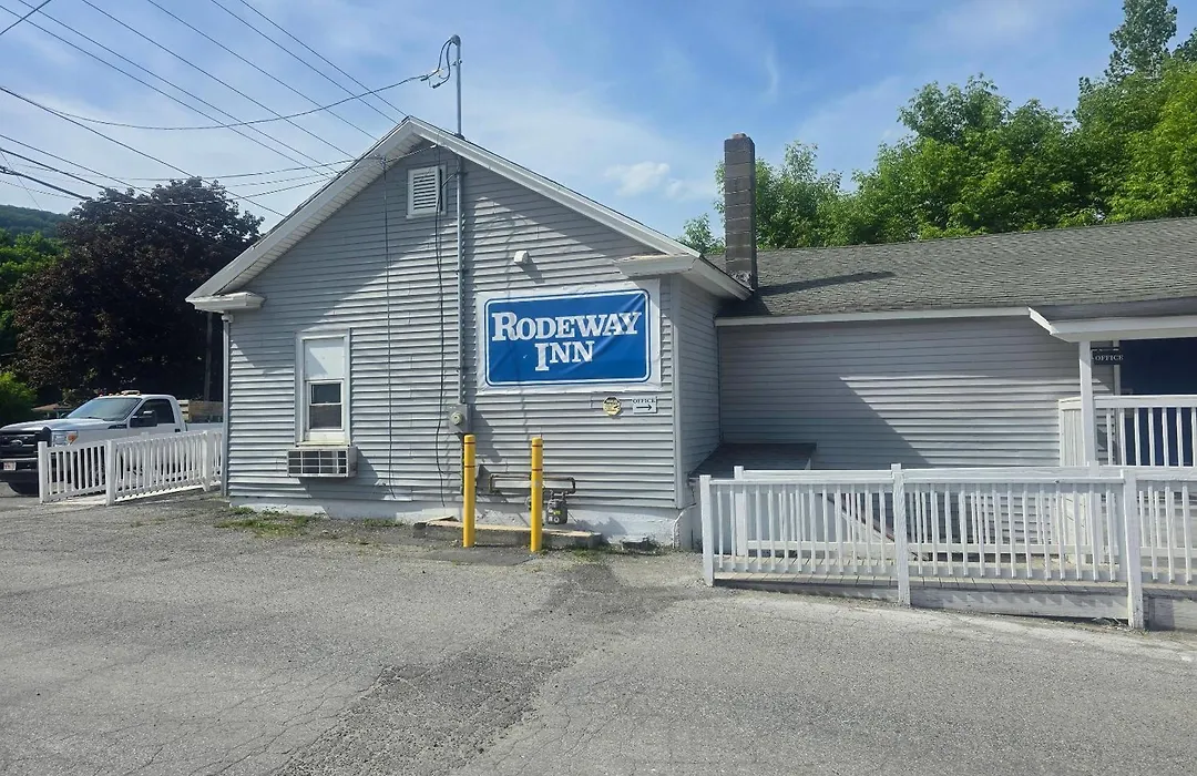 Rodeway Inn-1