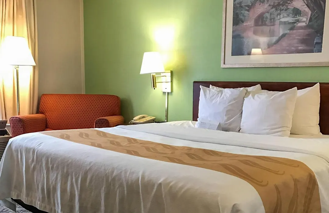 Quality Inn Holland - Toledo-1
