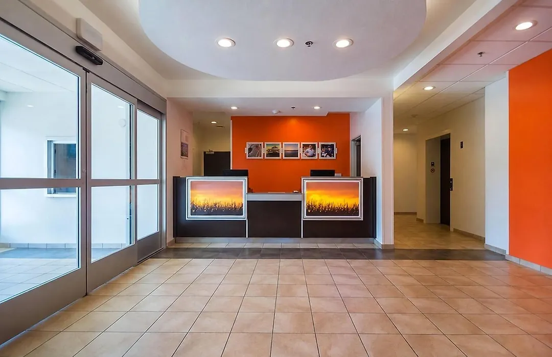 Days Inn By Wyndham South Bend/Notre Dame-1