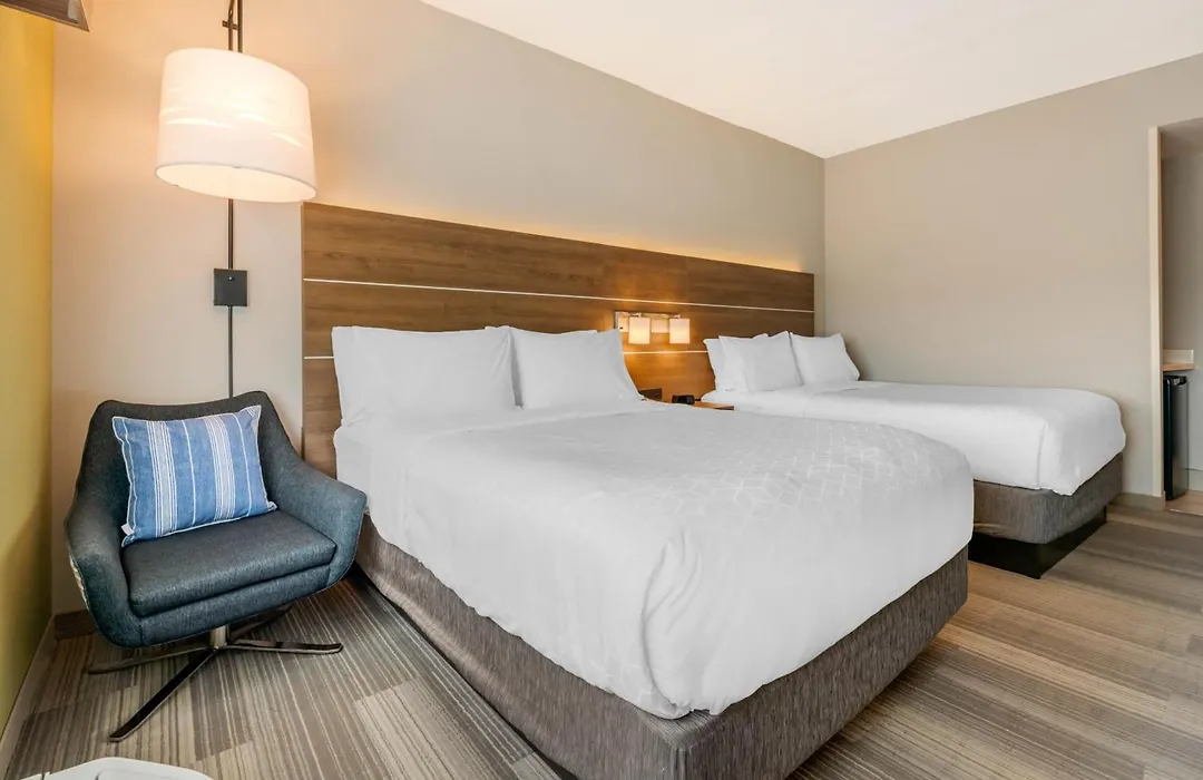 Holiday Inn Express & Suites - St. Petersburg - Madeira Beach By Ihg-1