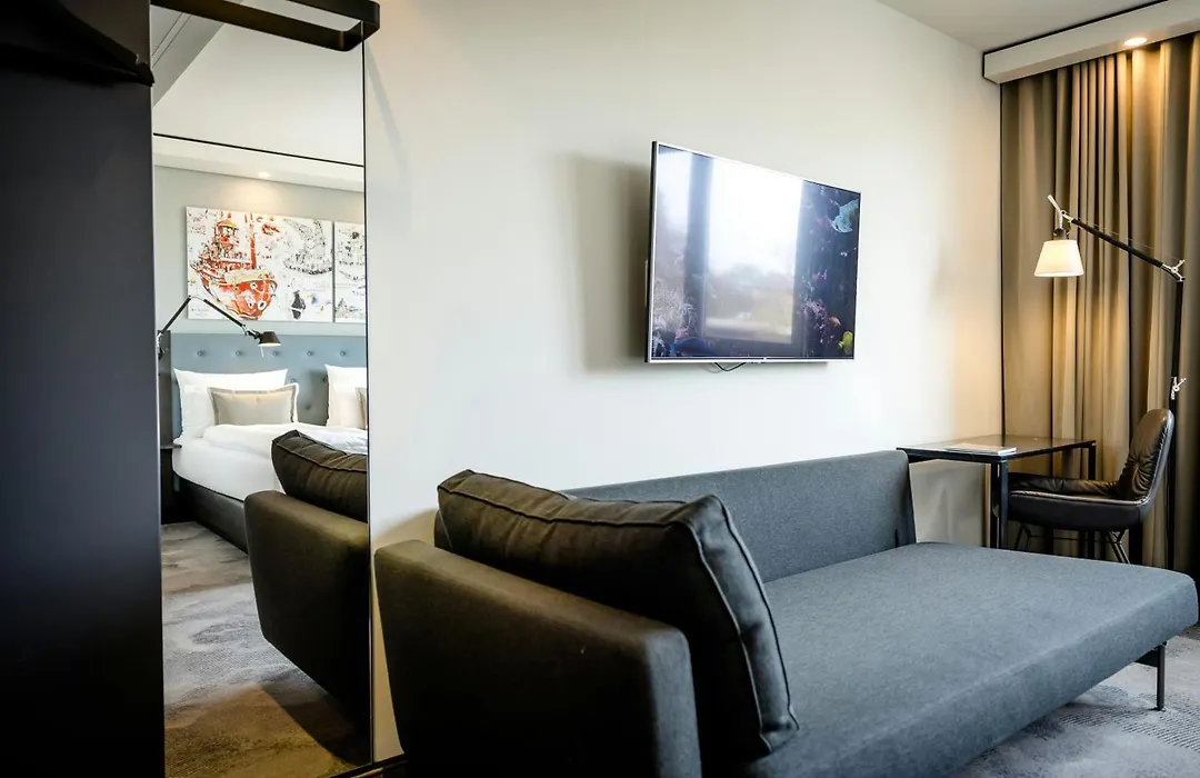 Motel One Hamburg-Altona-1