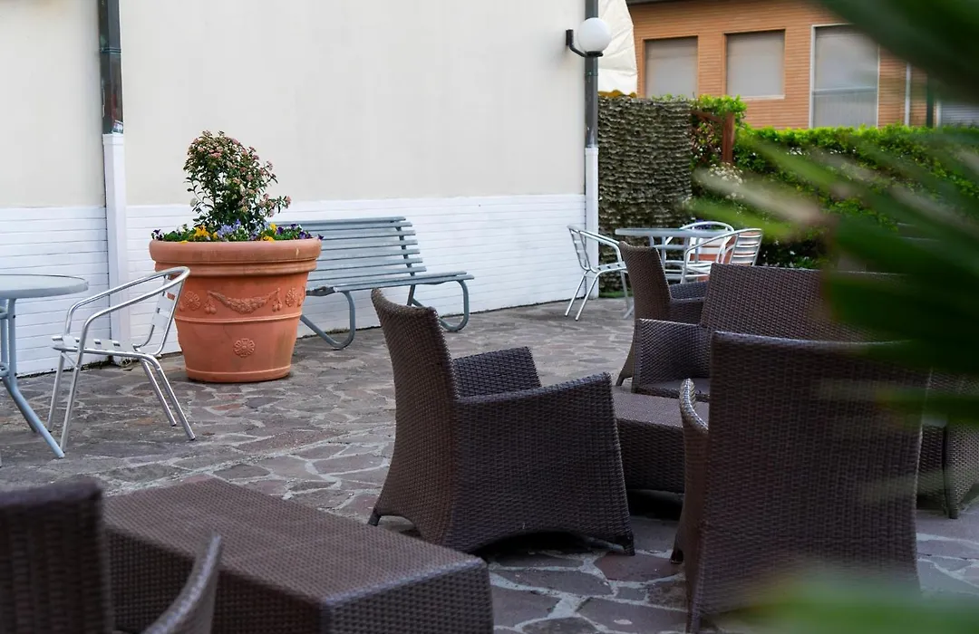 Nuovo hotel ANTHISA-1