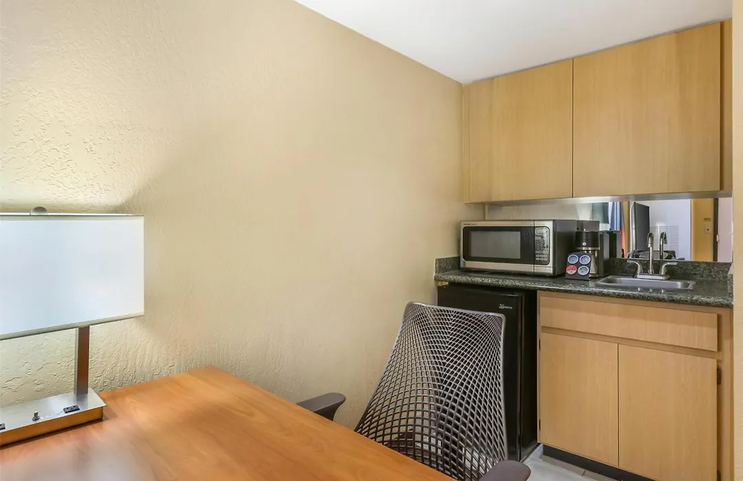 Best Western Plus Scottsdale Thunderbird Suites-1