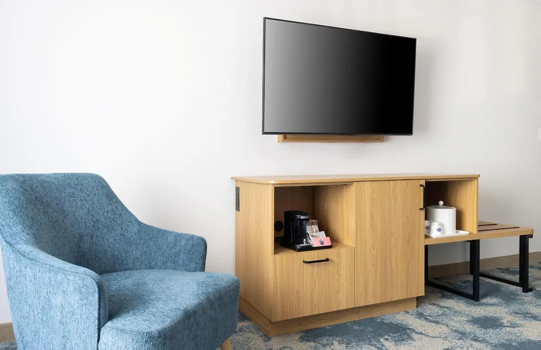 Hampton Inn & Suites Berkshires-Lenox-1
