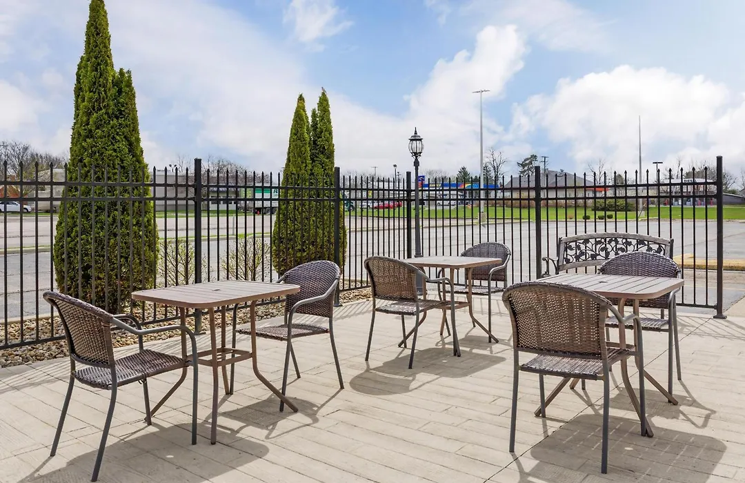 Red Lion Inn & Suites Bucyrus North-1