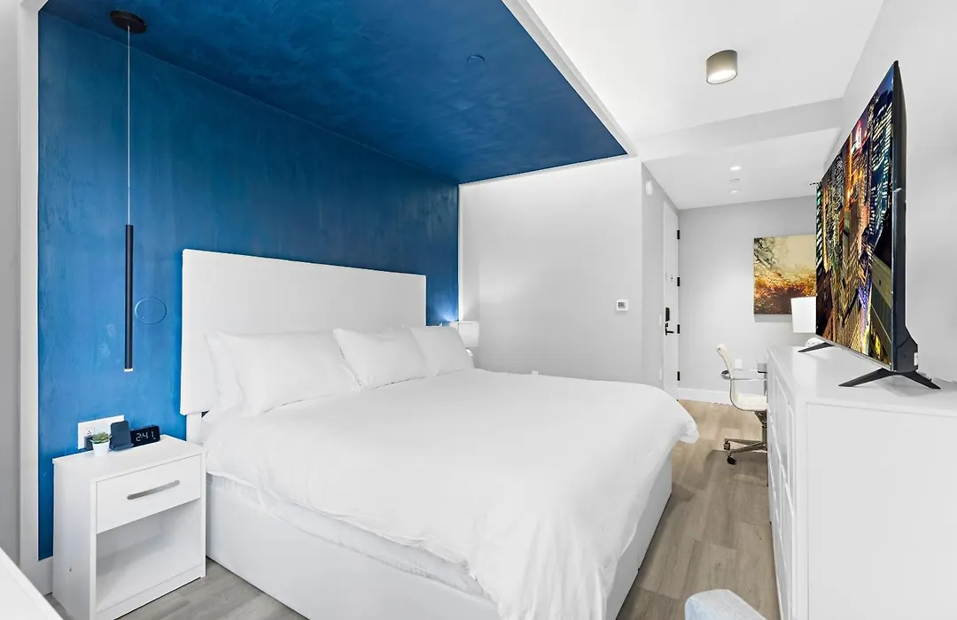 Global Luxury Suites At The Arches-1