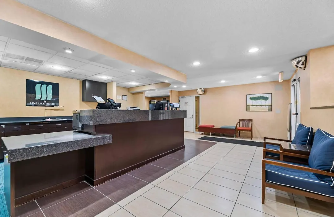 Mainstay Suites Appleton Airport - Fox River Mall Area-1