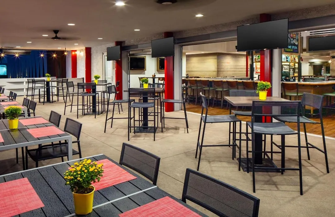 Holiday Inn And Suites Phoenix Airport North By Ihg-1
