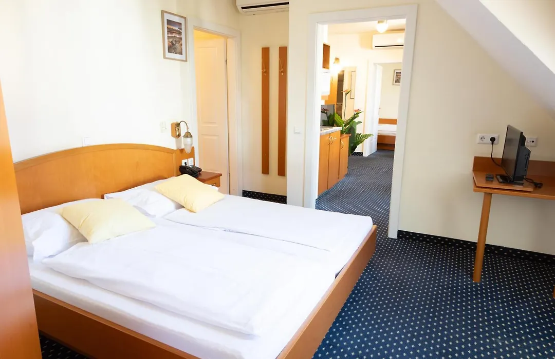 Suite Hotel 900 m zur Oper-1
