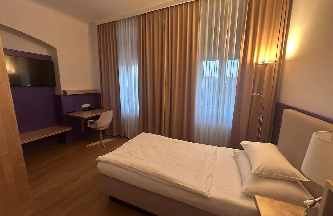 Hotel Caroline-1