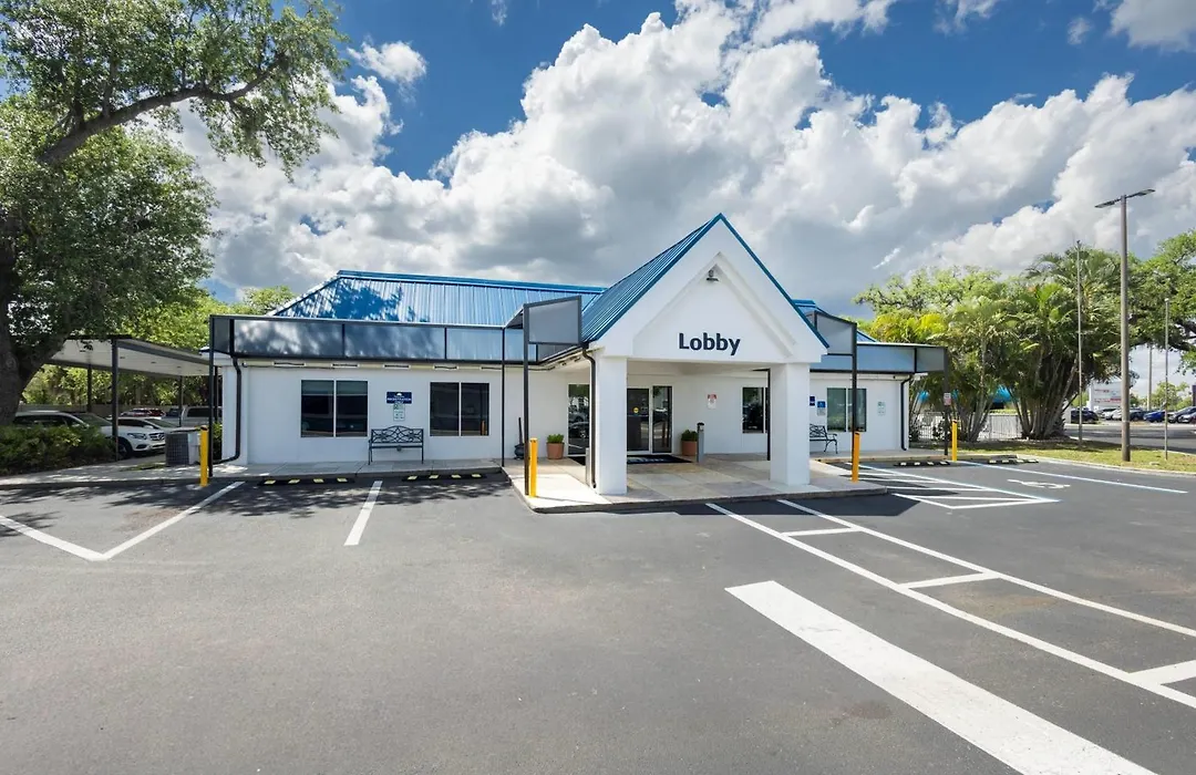 Days Inn By Wyndham Port Charlotte Town Center-1