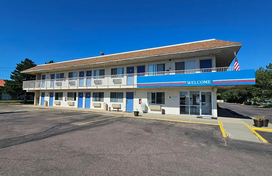 Motel 6-Mitchell, Sd-1