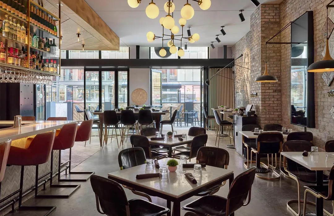 Arlo Chicago-1