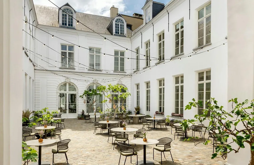 Sapphire House Antwerp, Autograph Collection-1