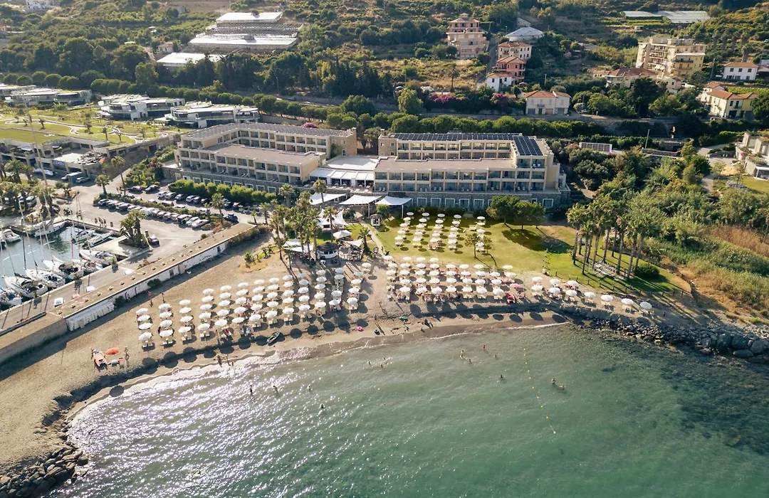 Aregai Marina Hotel & Residence-1