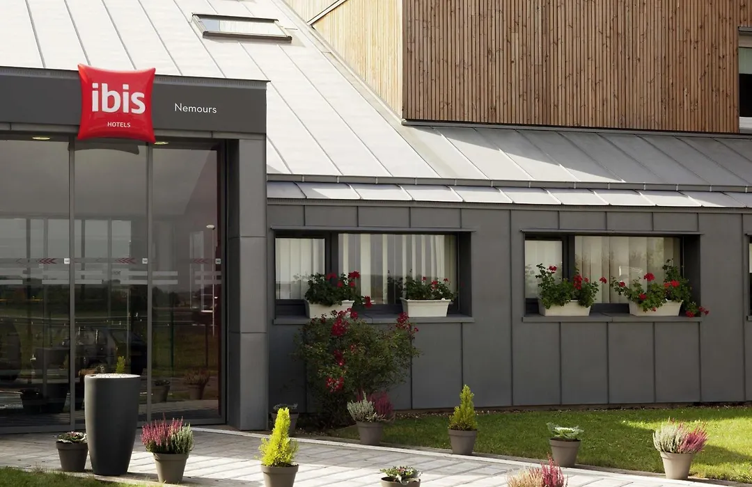 Ibis Nemours-1