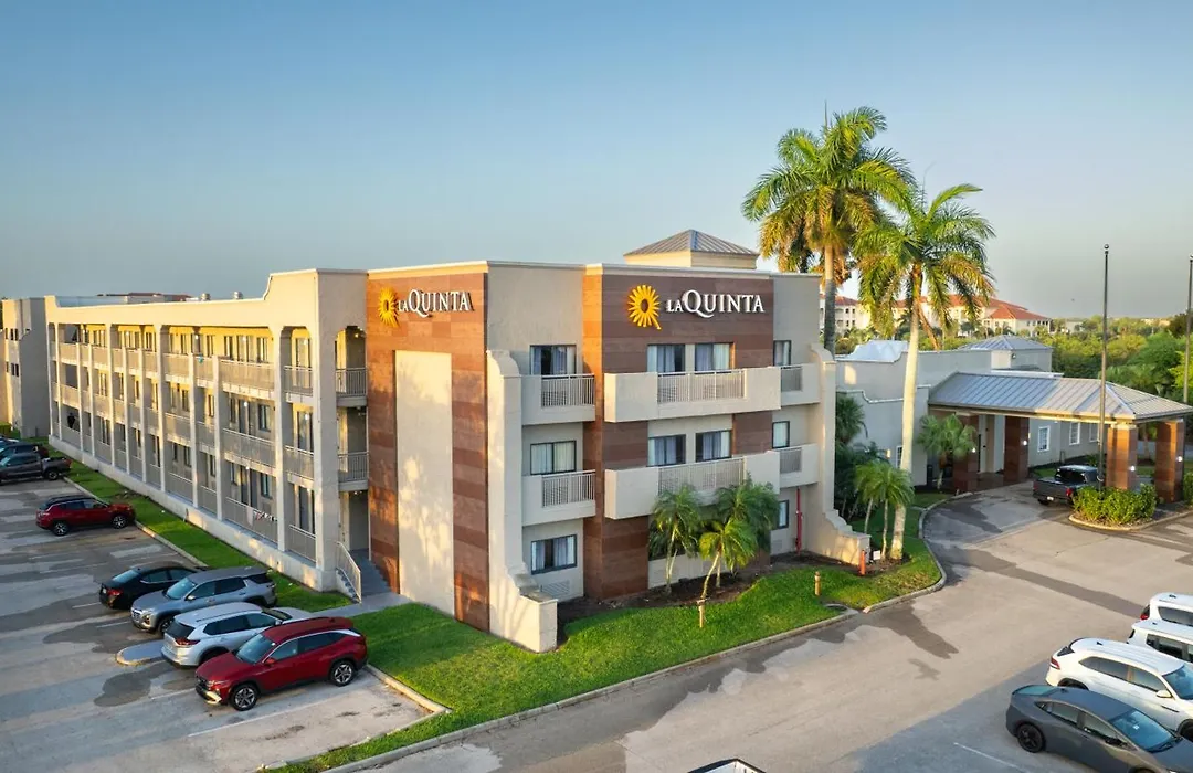 La Quinta By Wyndham Ft. Myers - Sanibel Gateway-1