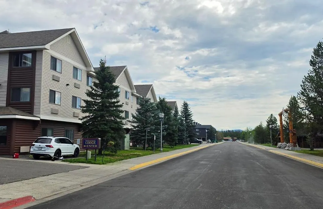 Yellowstone Lodge-1