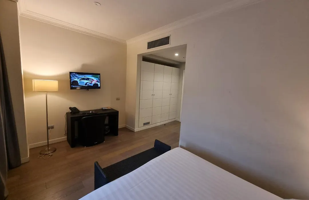 Tag Hotel-1