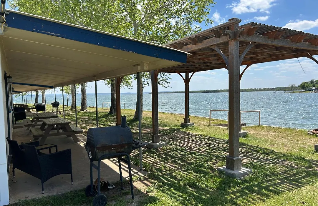 Oasis Lake Buchanan-1