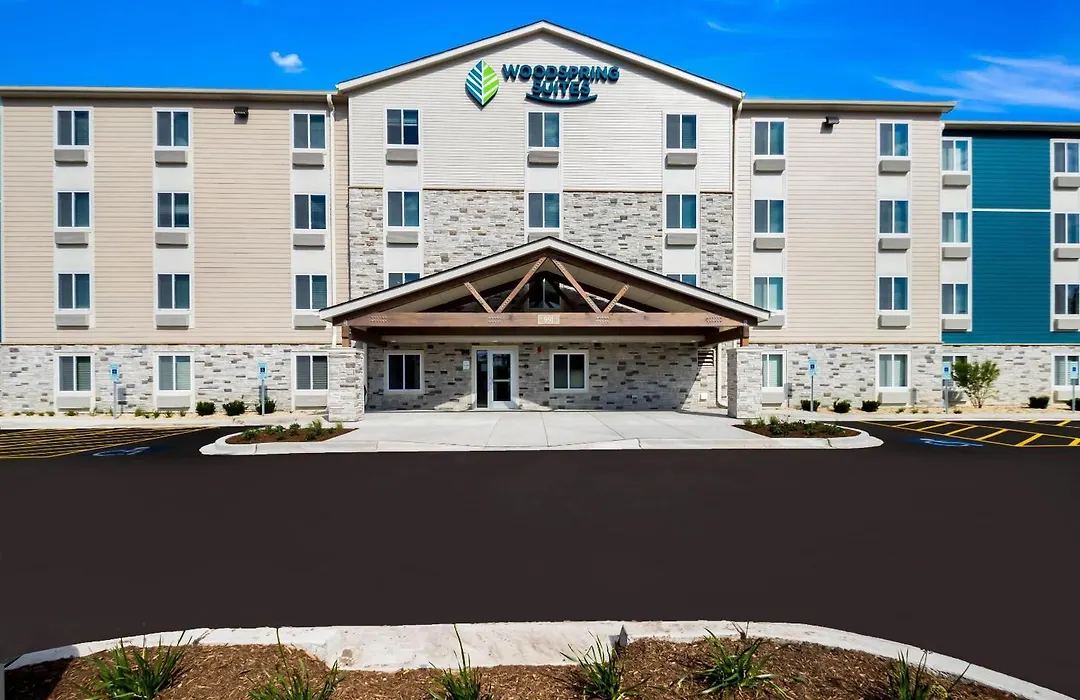 Woodspring Suites Chicago Addison-1