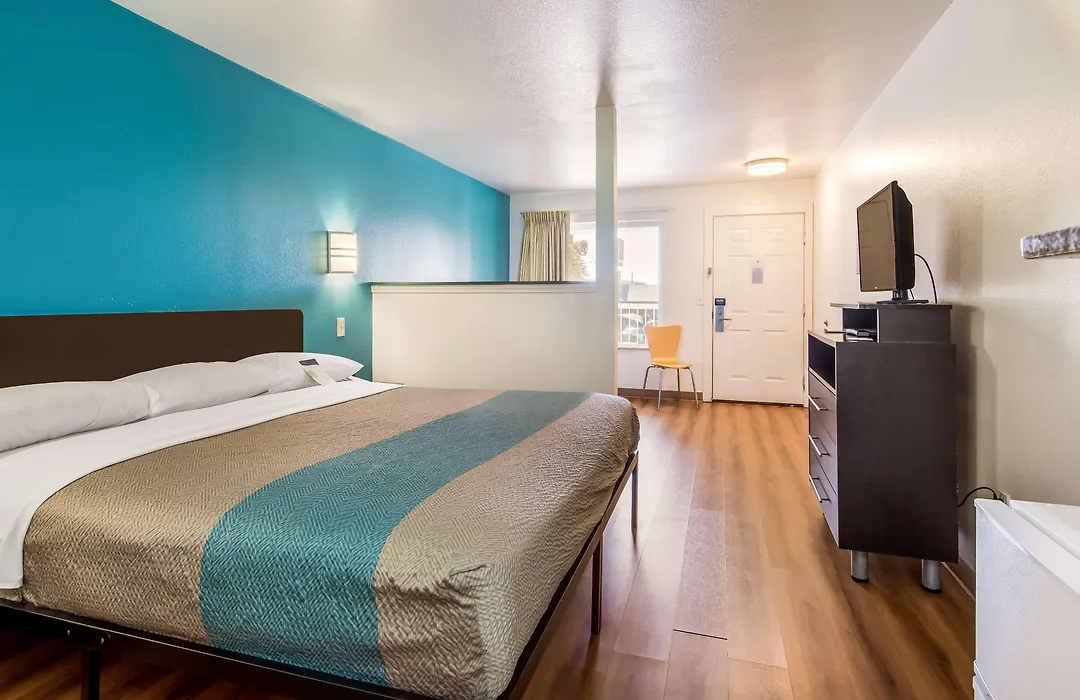 Motel 6 Portland Mall - 205-1