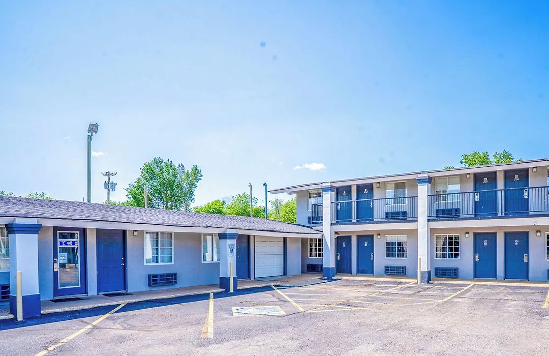 Deluxe Inn & Suites By Oyo Miami Ok-1
