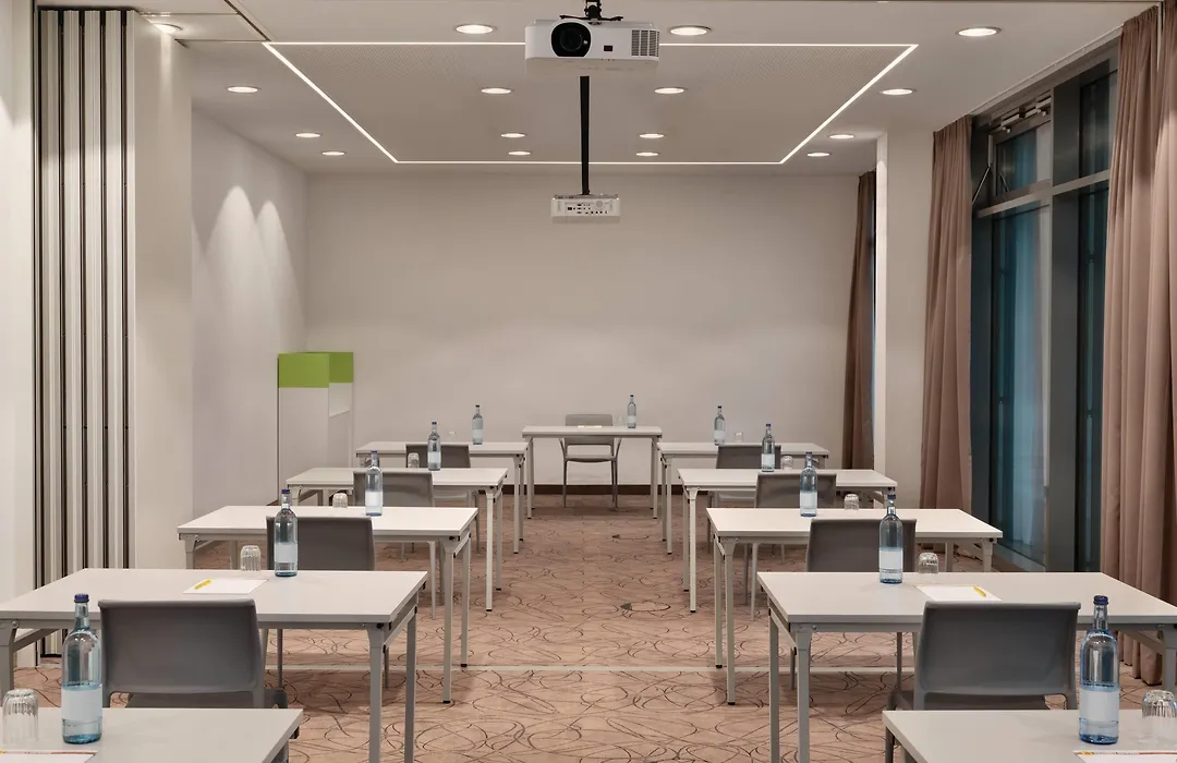 Super 8 By Wyndham Augsburg-1