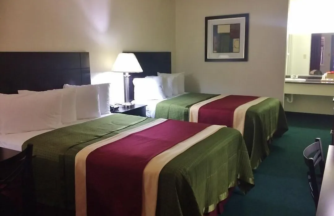Travel Inn & Suites-1
