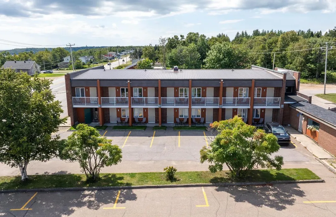 Complexe Hotelier Escoumins-1