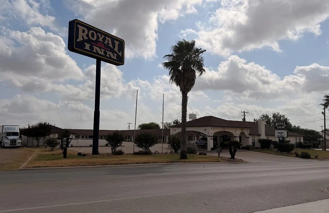 Royal Inn Pearsall-1