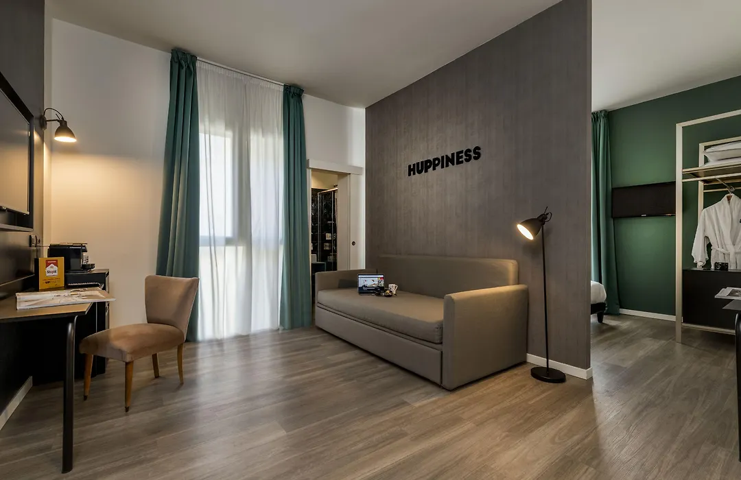 Up Hotel-1