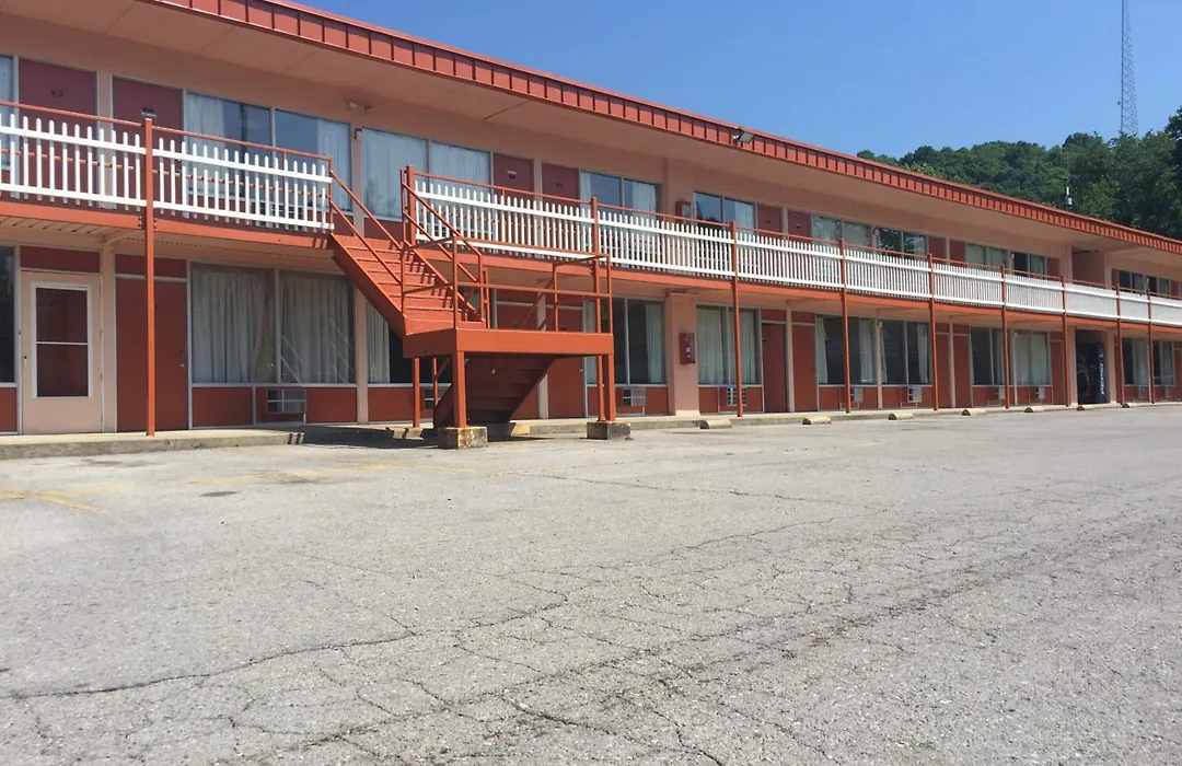 Daniel Boone Motor Inn-1