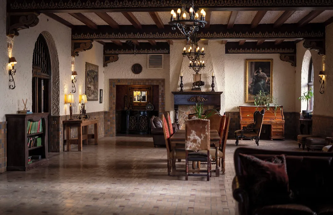 The Holland Hotel-1
