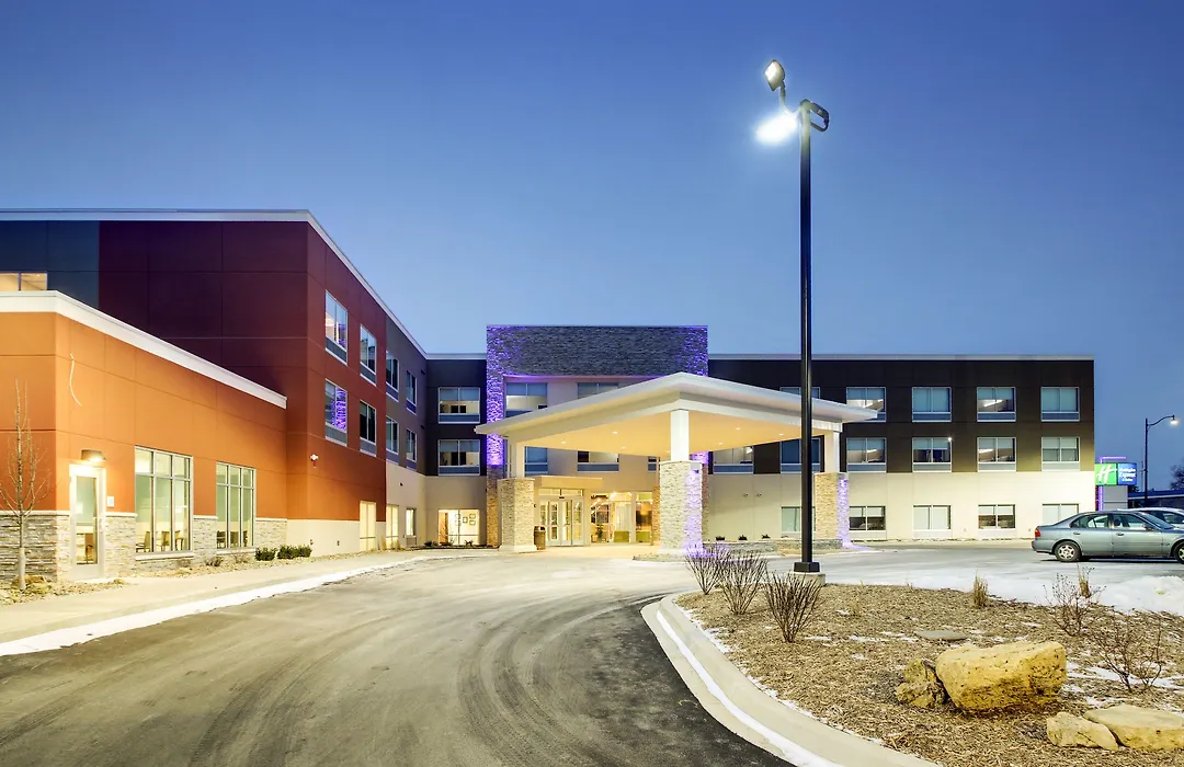 Holiday Inn Express & Suites Galesburg By Ihg-1
