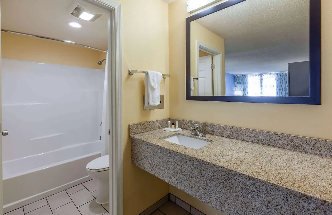 Days Inn By Wyndham Charles Town-1