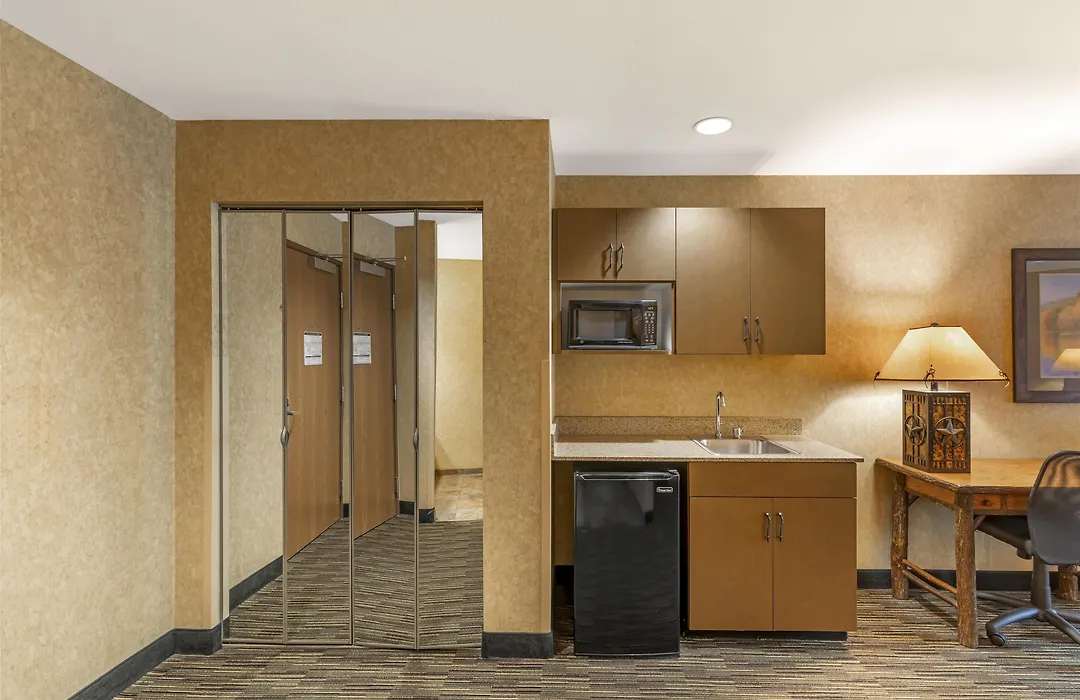 Best Western Plus Kelly Inn And Suites-1