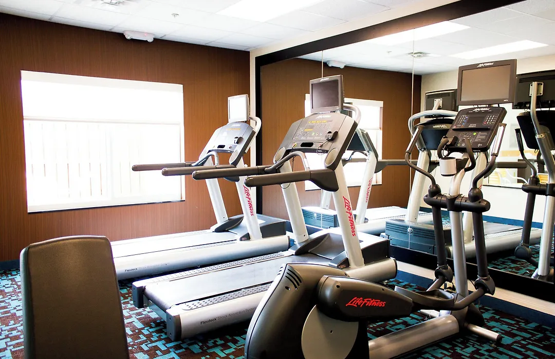 Fairfield Inn And Suites Hutchinson-1