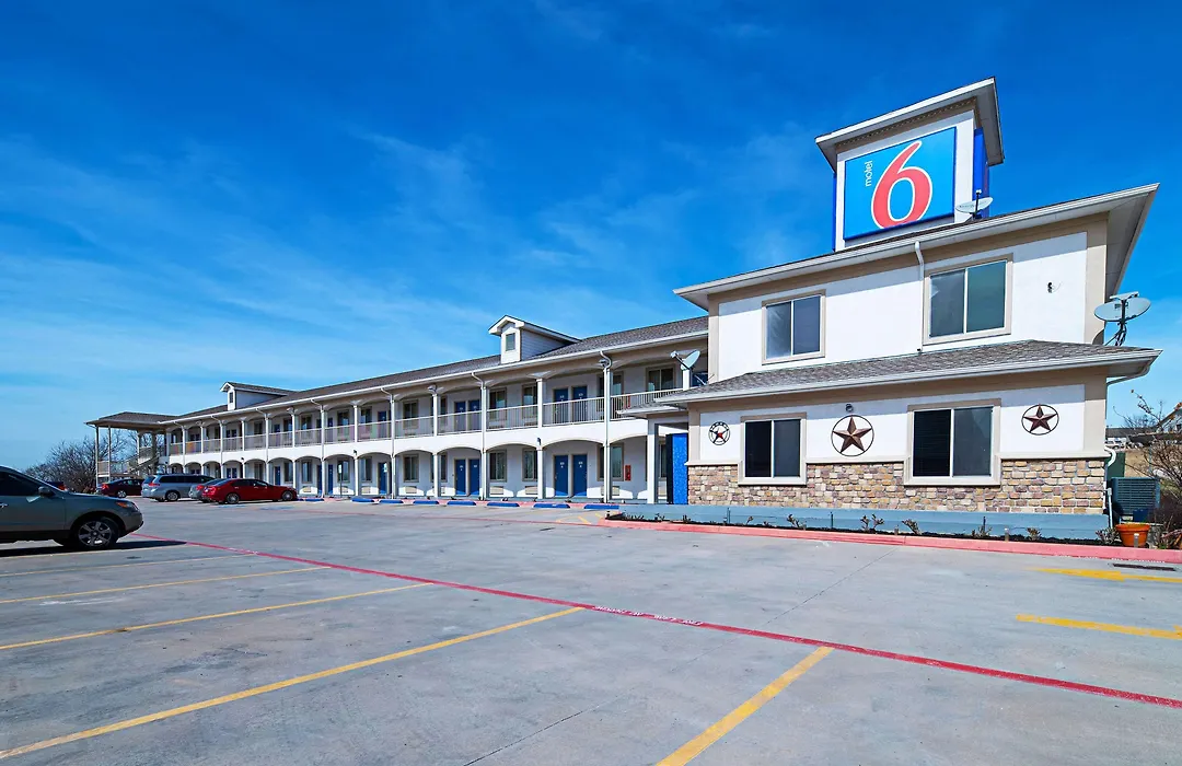 Motel 6-Rhome, Tx-1