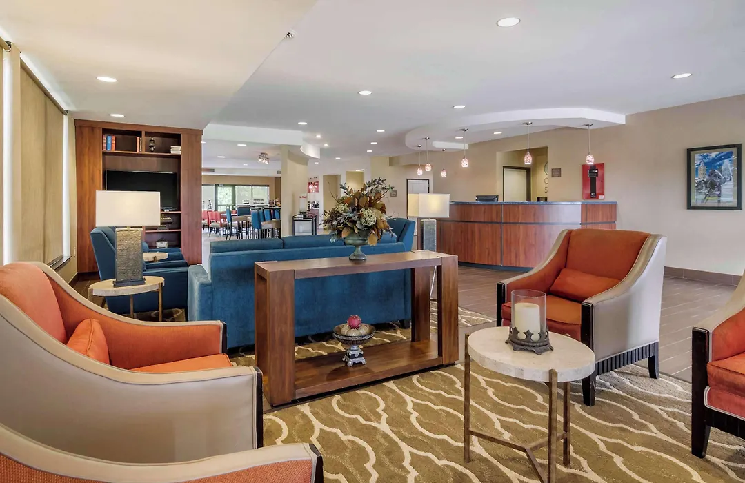 Comfort Suites Speedway - Kansas City-1